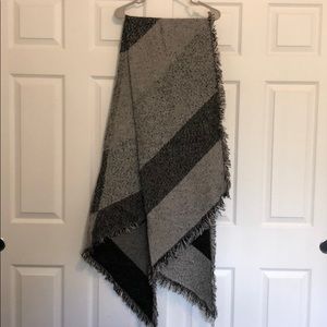 H&M size OS black and gray wrap